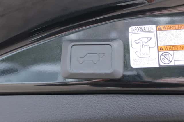 Toyota RAV4 (2018) thumbnail 31