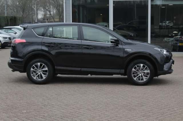 Toyota RAV4 (2018) thumbnail 5