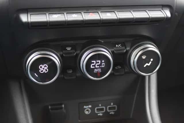Renault Captur (2020) thumbnail 25
