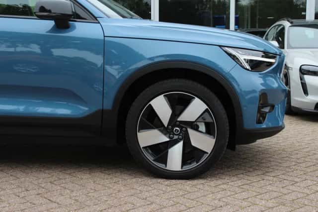 Volvo C40 (2024) thumbnail 15