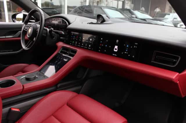 Porsche Taycan (2021) thumbnail 14