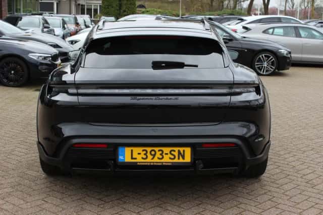 Porsche Taycan (2021) thumbnail 16