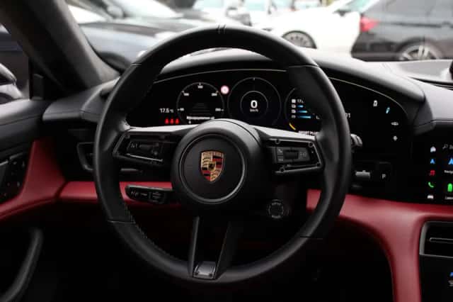 Porsche Taycan (2021) thumbnail 18
