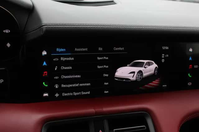 Porsche Taycan (2021) thumbnail 26