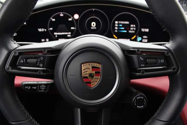 Porsche Taycan (2021) thumbnail 38