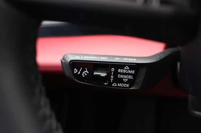 Porsche Taycan (2021) thumbnail 39