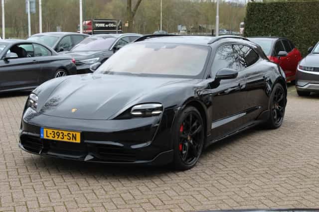 Porsche Taycan (2021) thumbnail 7
