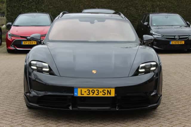 Porsche Taycan (2021) thumbnail 9