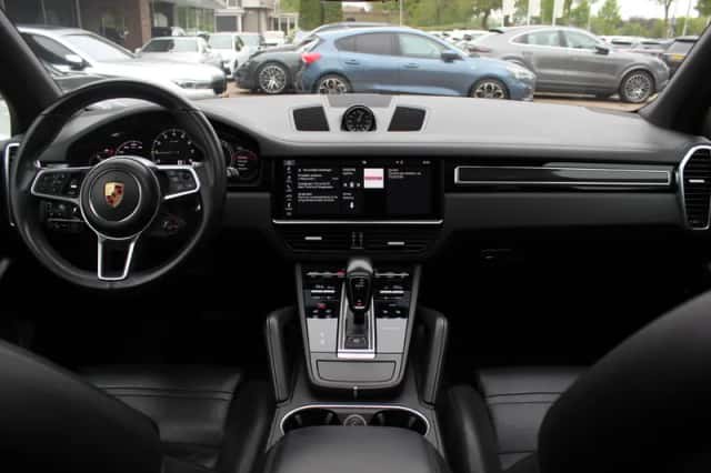 Porsche Cayenne (2018) thumbnail 2