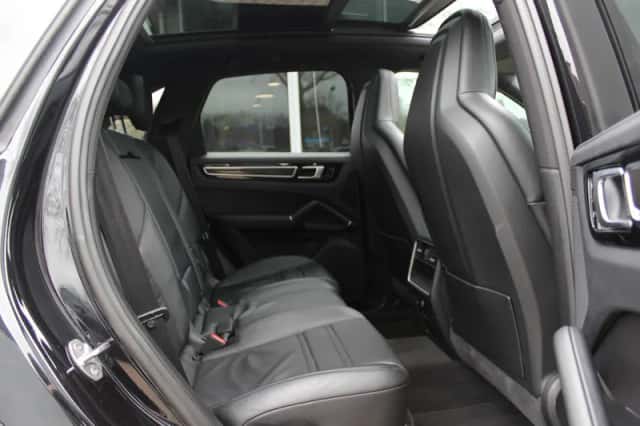 Porsche Cayenne (2018) thumbnail 12