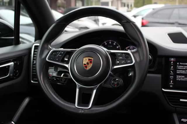Porsche Cayenne (2018) thumbnail 17