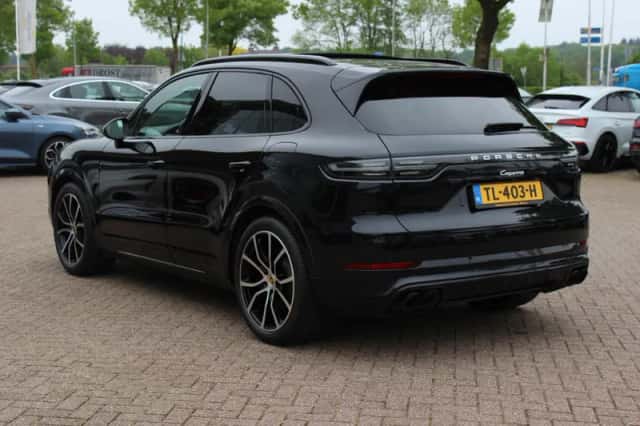 Porsche Cayenne (2018) thumbnail 3