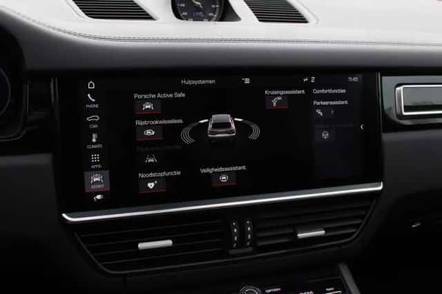 Porsche Cayenne (2018) thumbnail 22