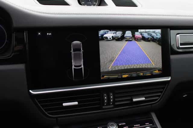 Porsche Cayenne (2018) thumbnail 23
