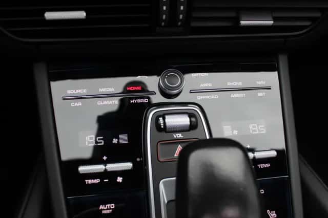 Porsche Cayenne (2018) thumbnail 25