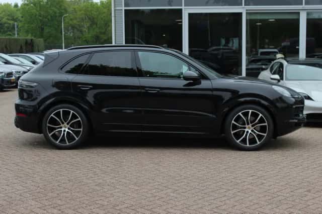 Porsche Cayenne (2018) thumbnail 5