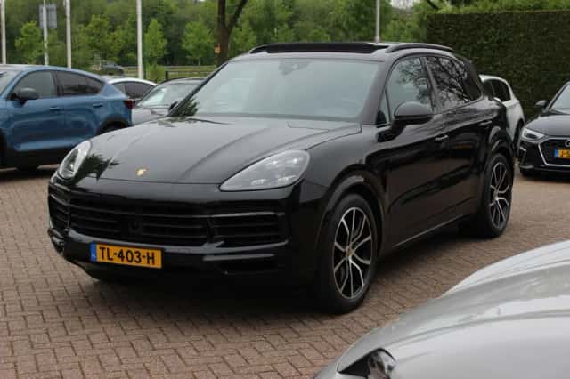 Porsche Cayenne (2018) thumbnail 6