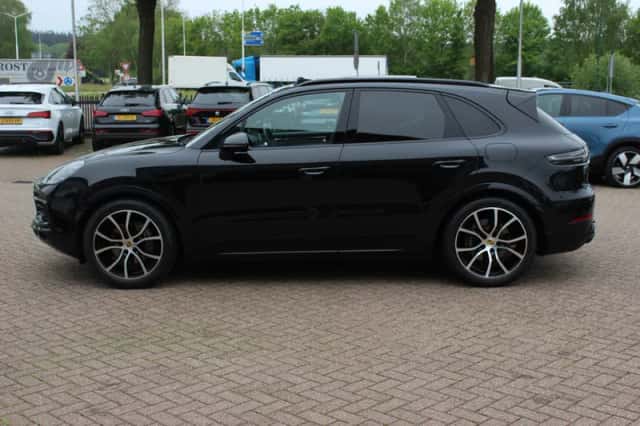 Porsche Cayenne (2018) thumbnail 7