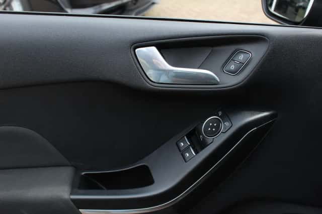 Ford Fiesta (2018) thumbnail 32