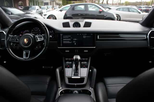 Porsche Cayenne (2019) thumbnail 2