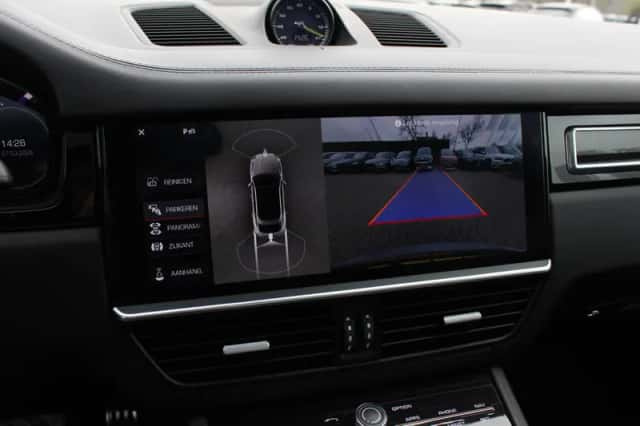Porsche Cayenne (2019) thumbnail 20