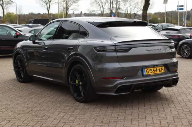 Porsche Cayenne (2019) thumbnail 3