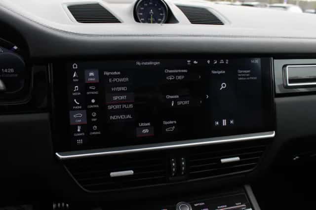 Porsche Cayenne (2019) thumbnail 22