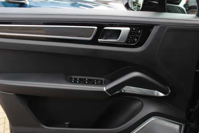 Porsche Cayenne (2019) thumbnail 39
