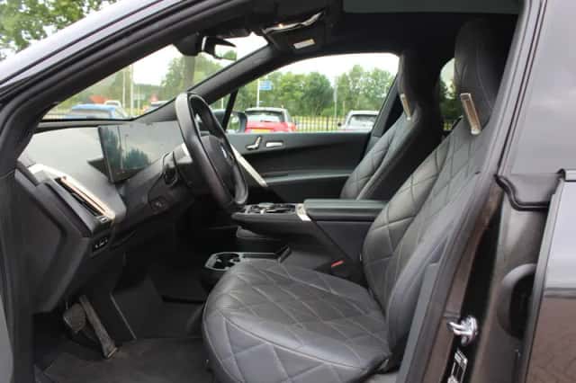 BMW iX (2022) thumbnail 11