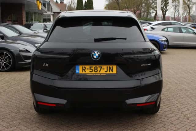 BMW iX (2022) thumbnail 16