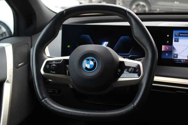 BMW iX (2022) thumbnail 19