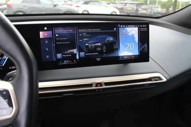 BMW iX (2022) thumbnail 21