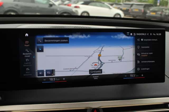 BMW iX (2022) thumbnail 24
