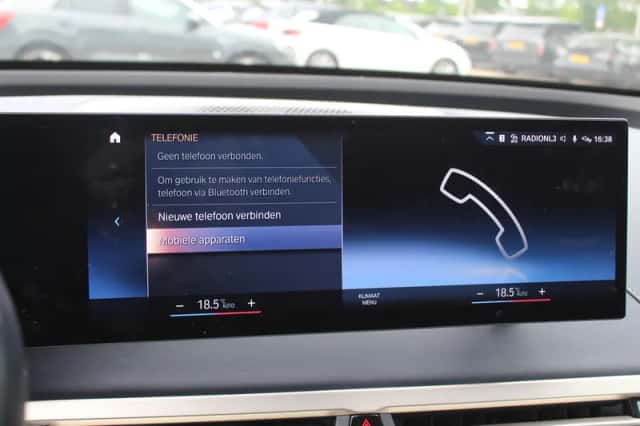 BMW iX (2022) thumbnail 26