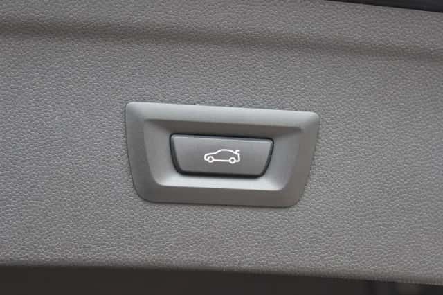 BMW iX (2022) thumbnail 31