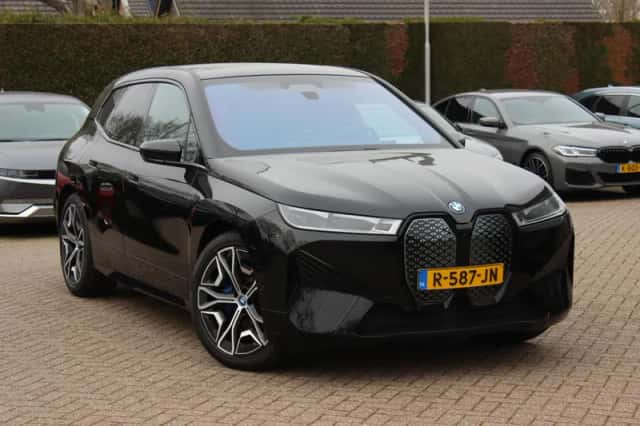 BMW iX (2022) thumbnail 32
