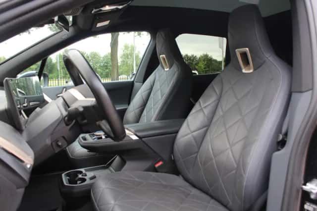 BMW iX (2022) thumbnail 5