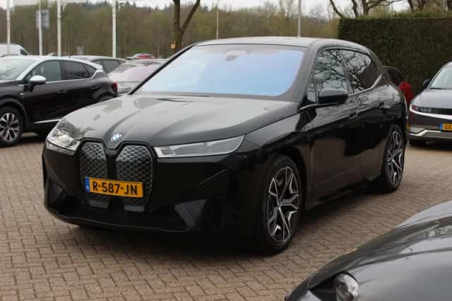 BMW iX (2022) thumbnail 7