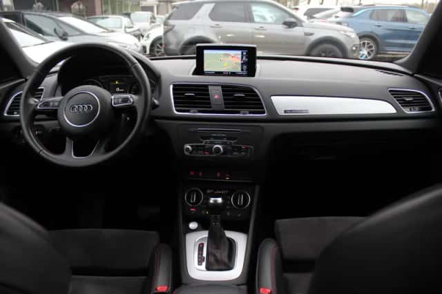 Audi Q3 (2015) thumbnail 2