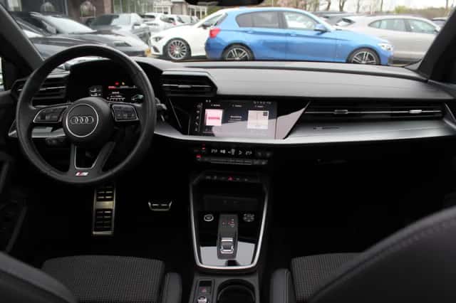 Audi A3 (2023) thumbnail 2