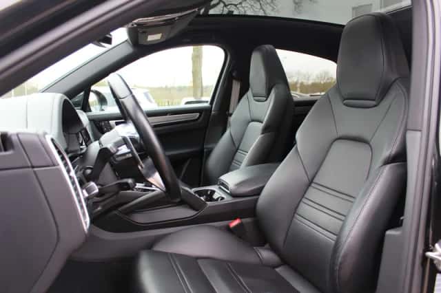 Porsche Cayenne (2023) thumbnail 4