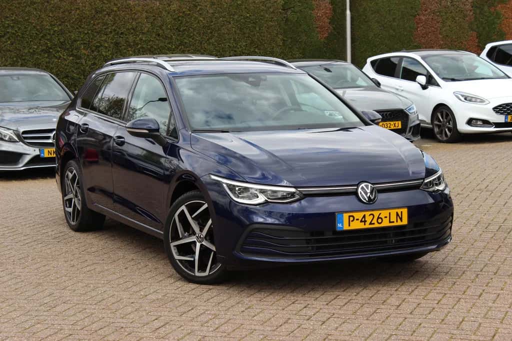 Volkswagen Golf (2021) — foto 1