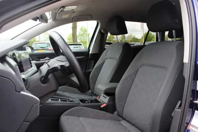 Volkswagen Golf (2021) thumbnail 4