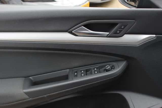 Volkswagen Golf (2021) thumbnail 32