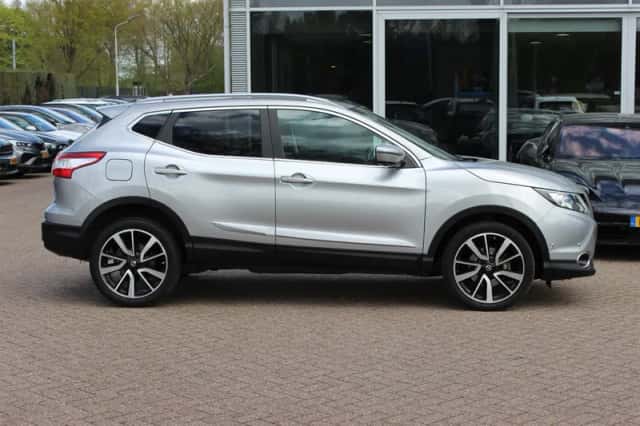 Nissan Qashqai (2016) thumbnail 5