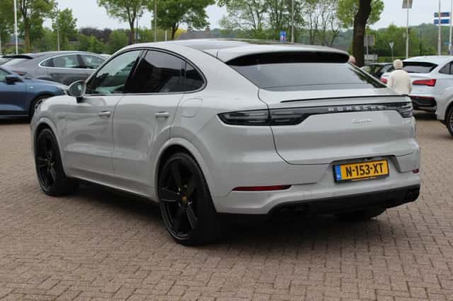 Porsche Cayenne (2022) thumbnail 3