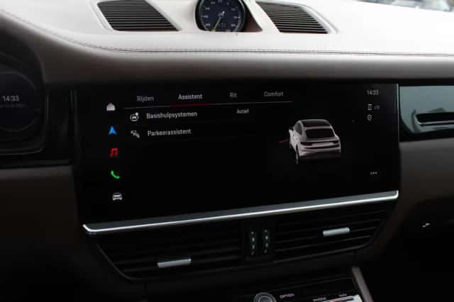 Porsche Cayenne (2022) thumbnail 22
