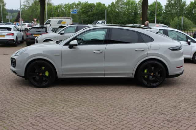 Porsche Cayenne (2022) thumbnail 7