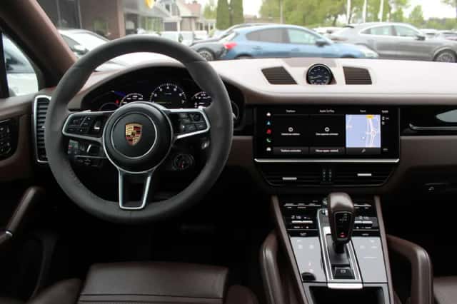 Porsche Cayenne (2022) thumbnail 9