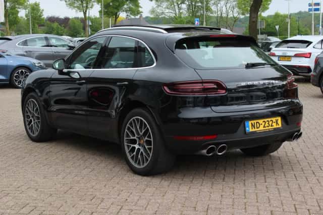 Porsche Macan (2017) thumbnail 3